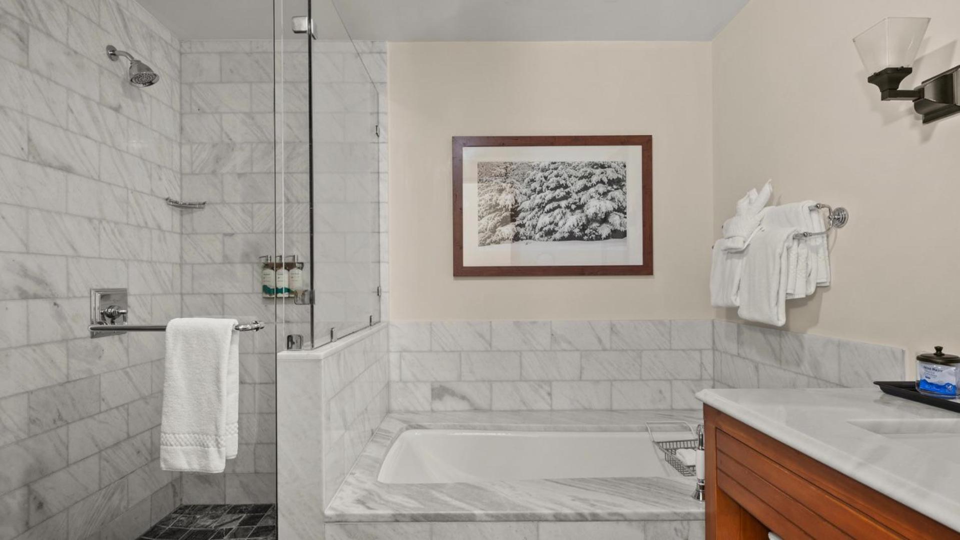 1122 Guest Room The Pines Lodge At Spruce Peak Ski In Ski Out Stowe Bagian luar foto